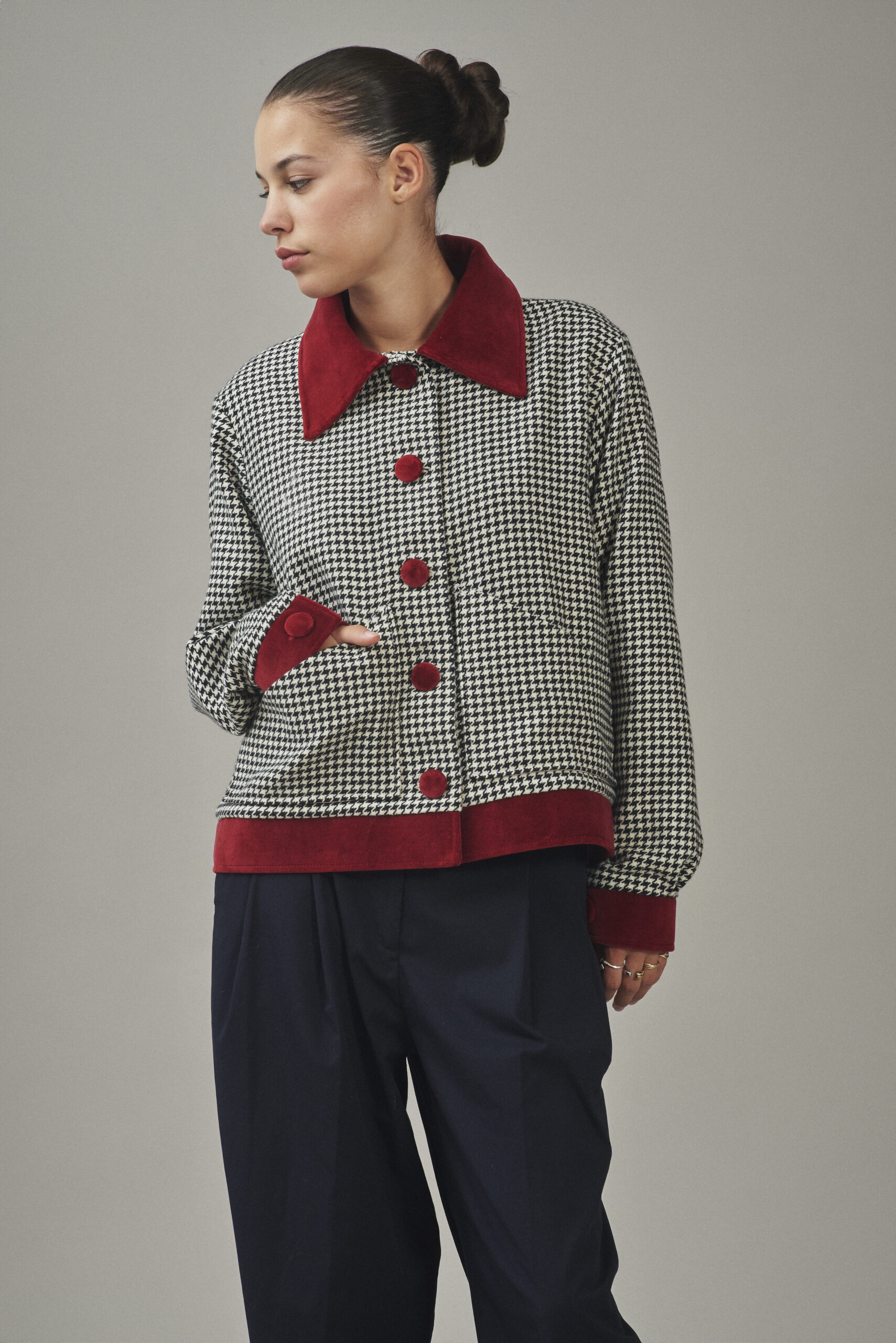 VESTE PIED DE POULE VELOURS ROUGE – Image 2